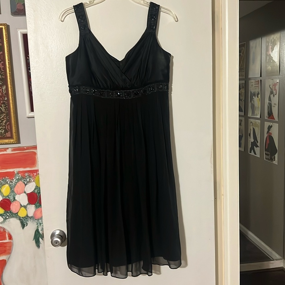 Jones New York silk sleeveless empire waist w/gorgeous beading detail side zip